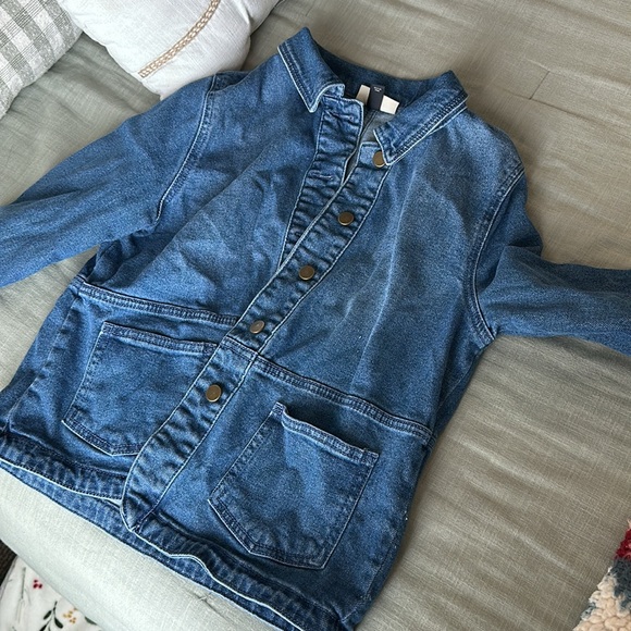 The cutest Jean jacket - Picture 2 of 4